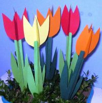 Bastelvorlagen Ostern: 3D-Tulpen aus Tonpapier selber basteln